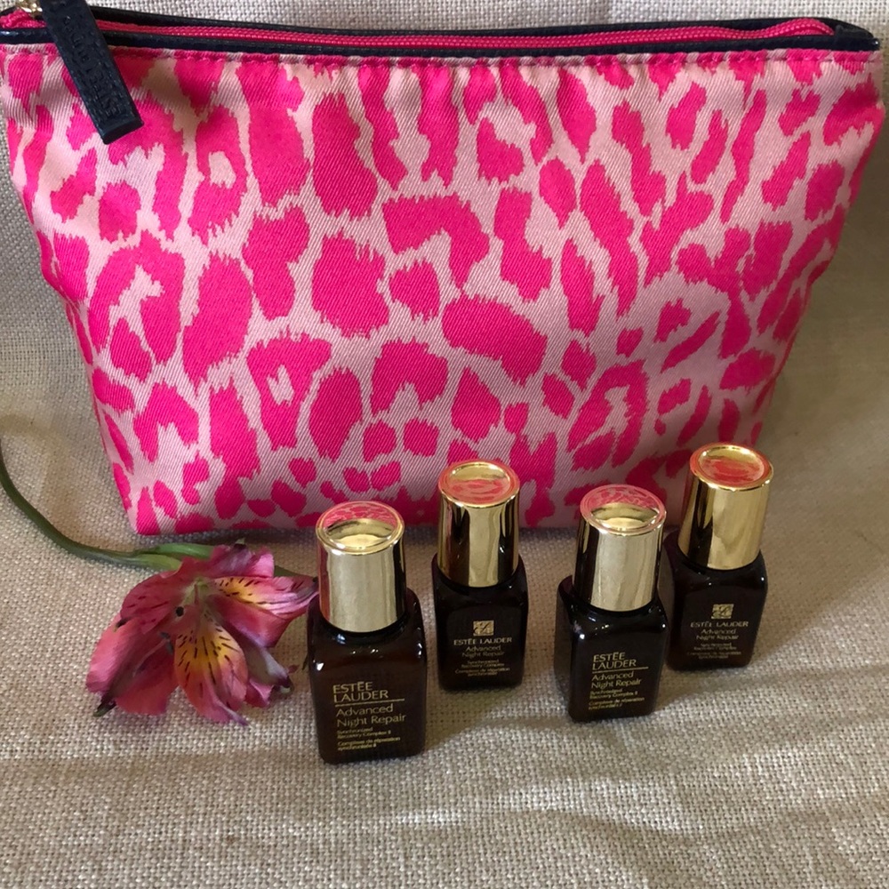 Love your skin! 5 PC Estée Lauder Advanced night repair with cosmetic bag.